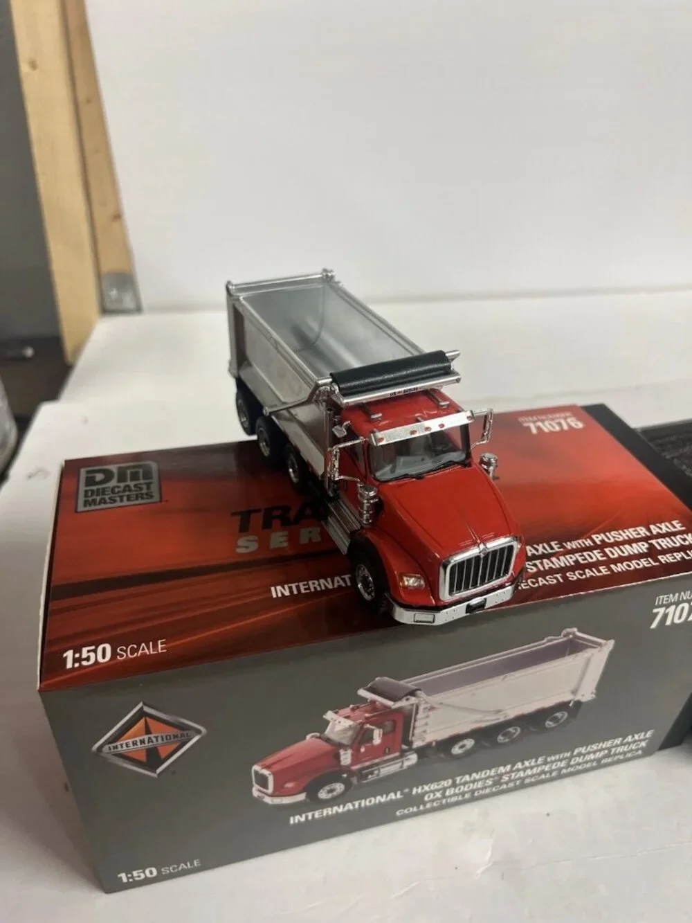 Diecast Masters International HX620 With Ox Body Dump truck 71076 1:50 scale